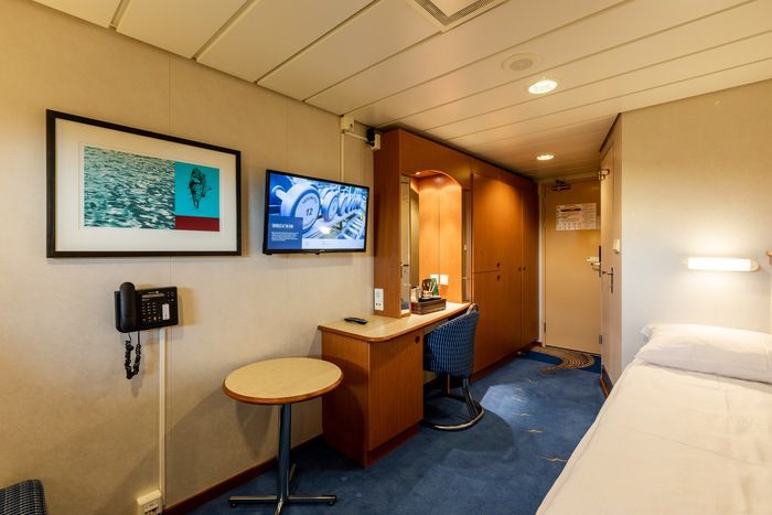 Polar Outside | Twin on upper deck with window (limited view)